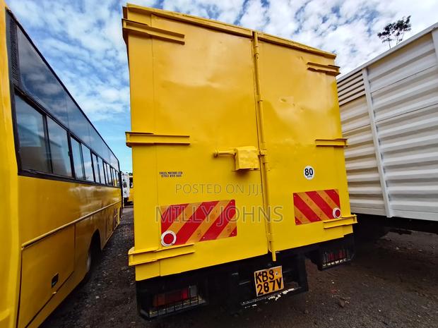 Mitsubishi Canter KBS 287v 2011 Yellow - thumbnail 2