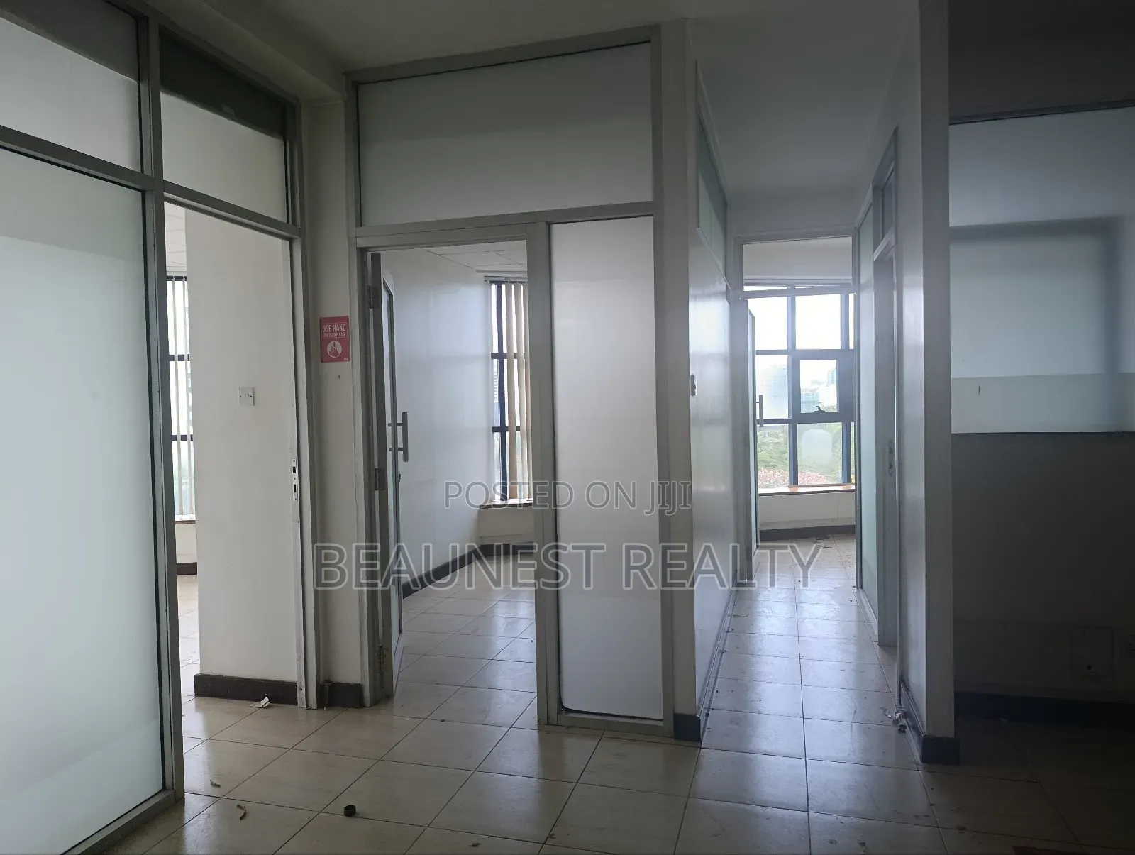 Big Partitioned Office to Let