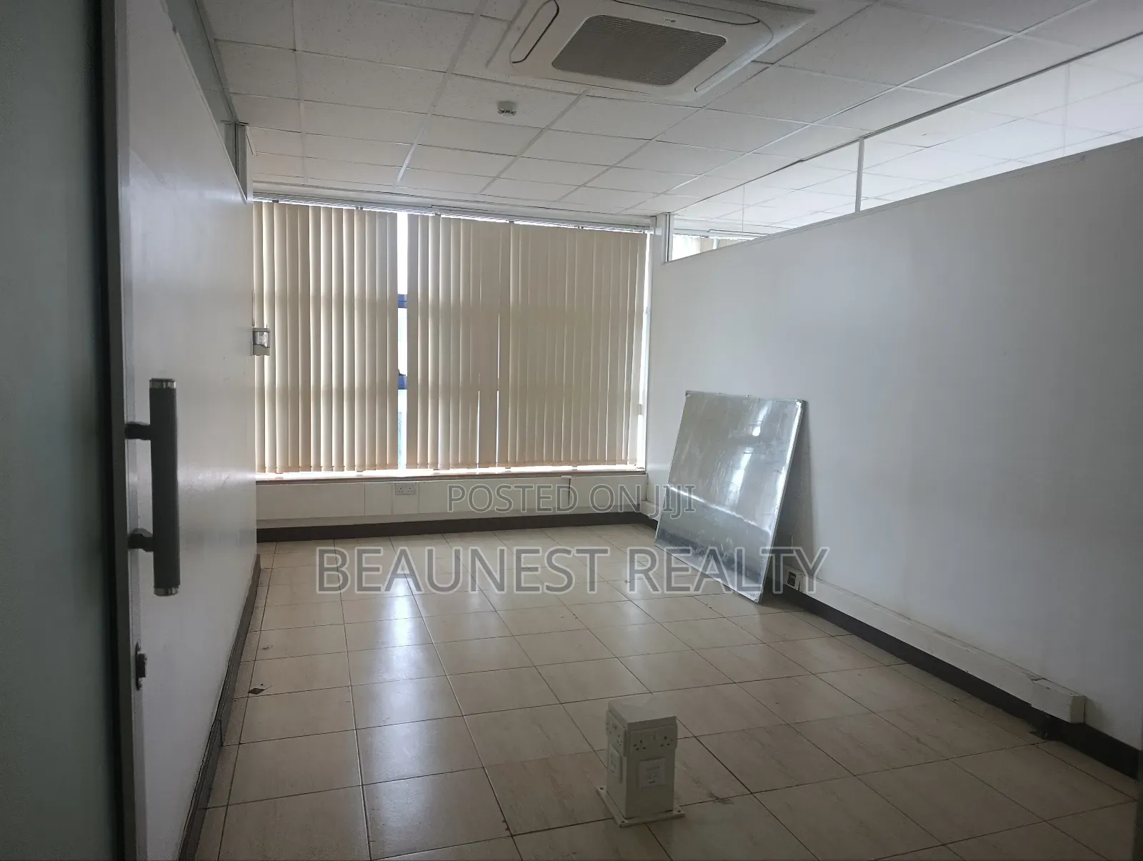 Big Partitioned Office to Let
