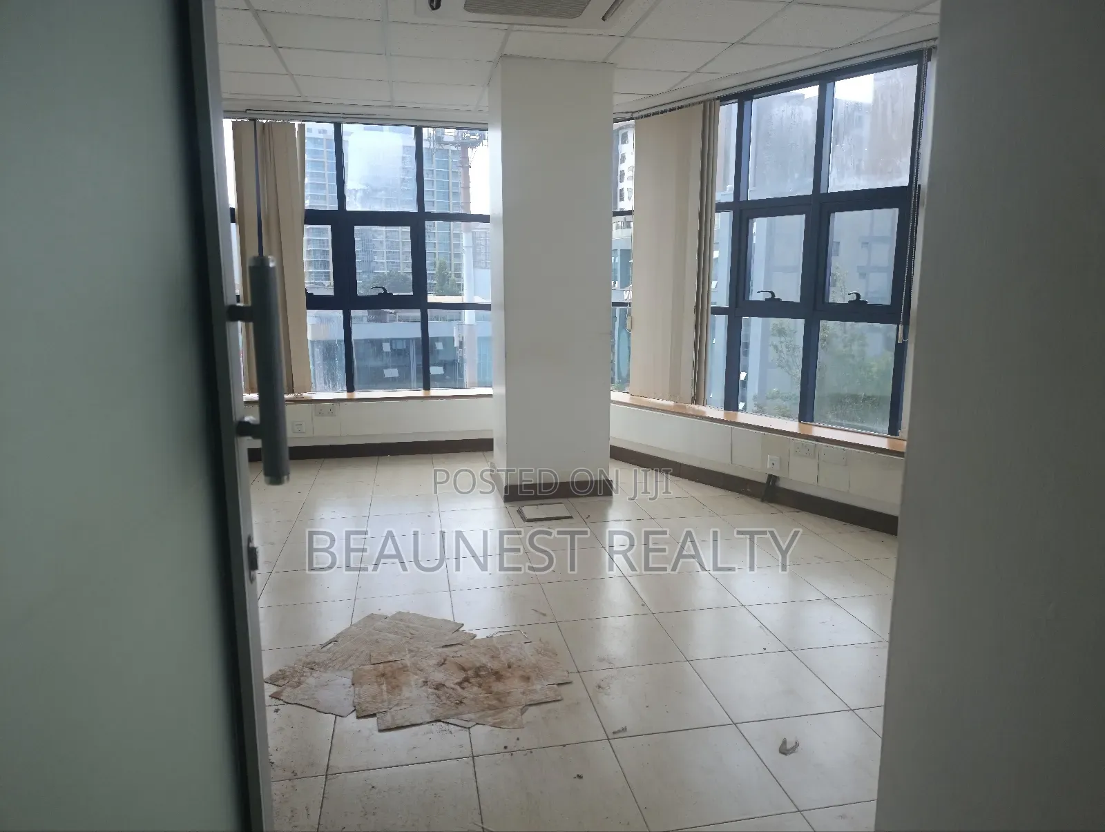 Big Partitioned Office to Let