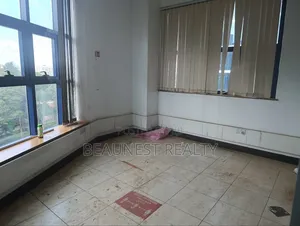 Big Partitioned Office to Let