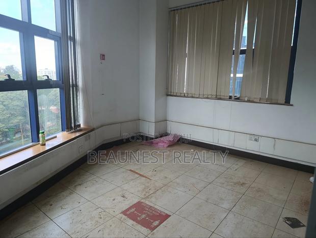 Big Partitioned Office to Let - thumbnail 6