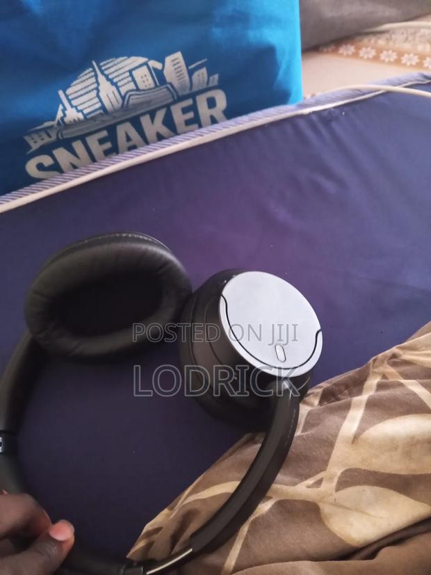 Wireless Headphones - main view