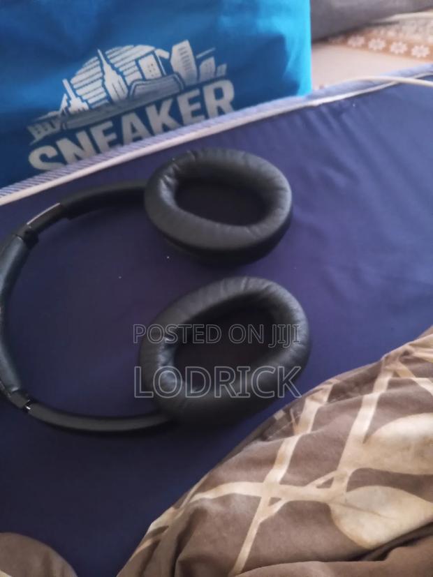 Wireless Headphones - thumbnail 2