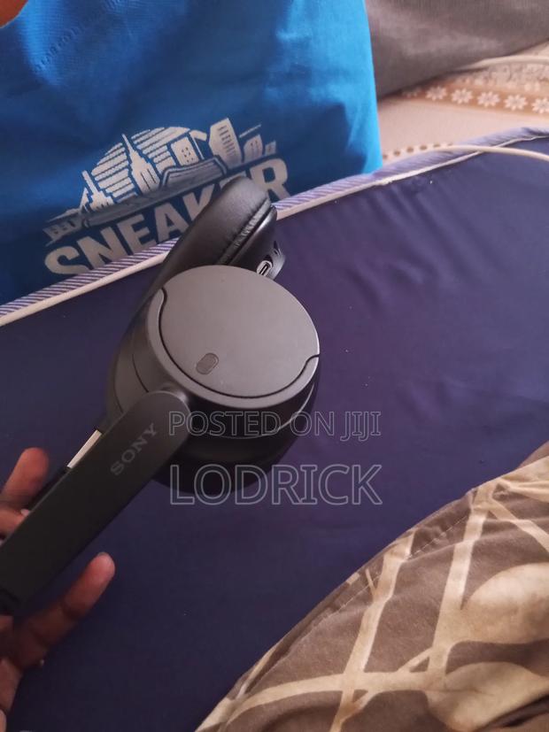 Wireless Headphones - thumbnail 3