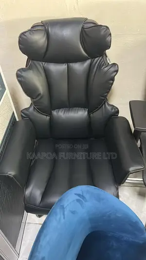 Dolly Black Executive Chair