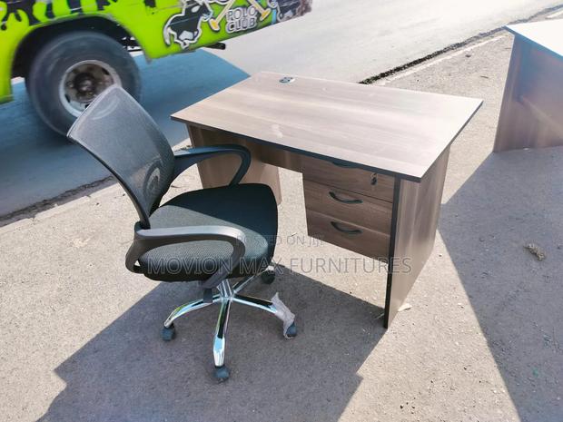 0.9m at 4500 Office Table - main view
