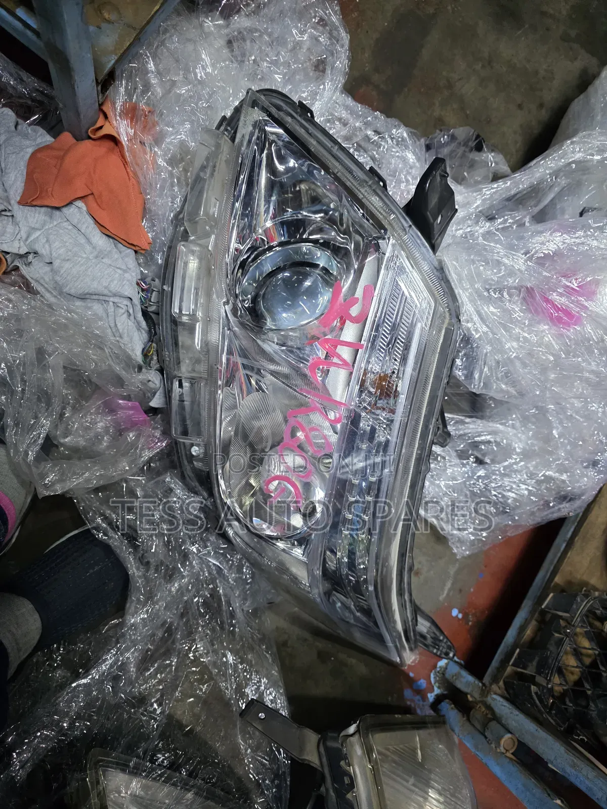 Toyota Noah 2015/2017 Xenon Headlight