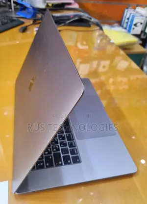 Laptop Apple MacBook Pro 2017 16GB Intel Core i7 SSD 512GB