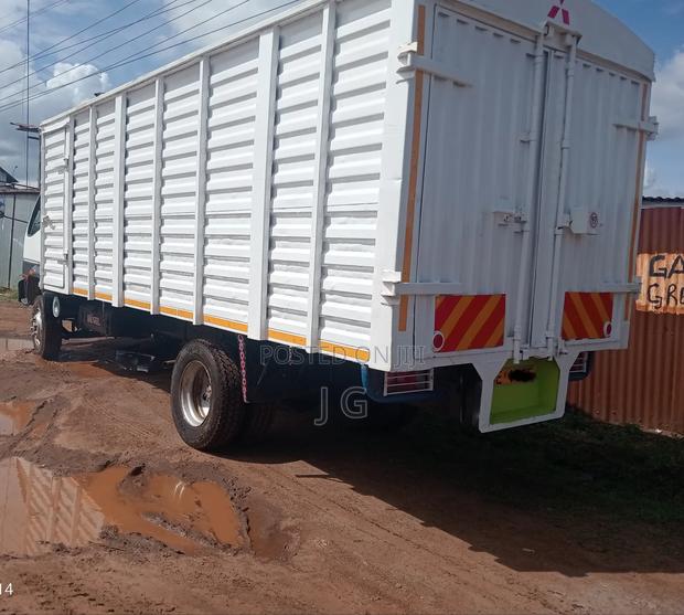 Mitsubishi Fh 215 Local - main view