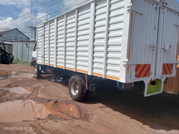 Mitsubishi Fh 215 Local - thumbnail 6