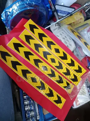 4pcs Yellow Black Arrows Reflective Stickers