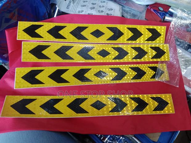 4pcs Yellow _black Warning Arrow Reflective Stickers - main view