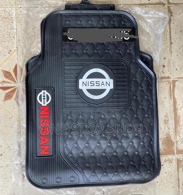 5pc Nissan White Logo Rubber Carpet Water/Dustproof Floor Mats