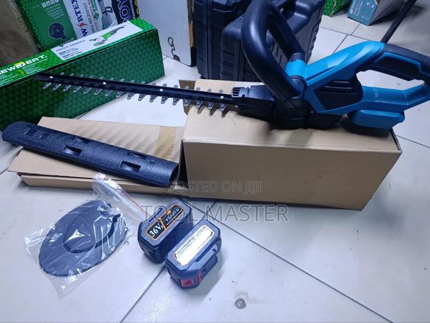 Cordless Hedge Trimmer / Reachable Batteries Hedge Trimmer - thumbnail 2