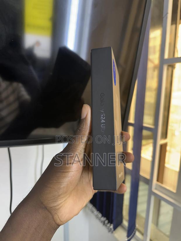New Samsung Galaxy S24 Ultra 256 GB - thumbnail 3