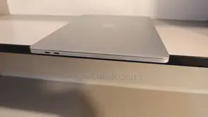 Laptop Apple MacBook Pro 2020 32GB Intel Core i7 SSD 512GB