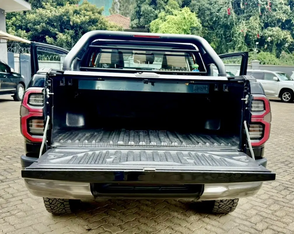 Toyota Hilux Revo Double Cab Deisel 2.4 AWD 2019 Black