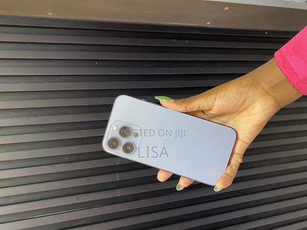 Apple iPhone 13 Pro 256 GB Blue - main view