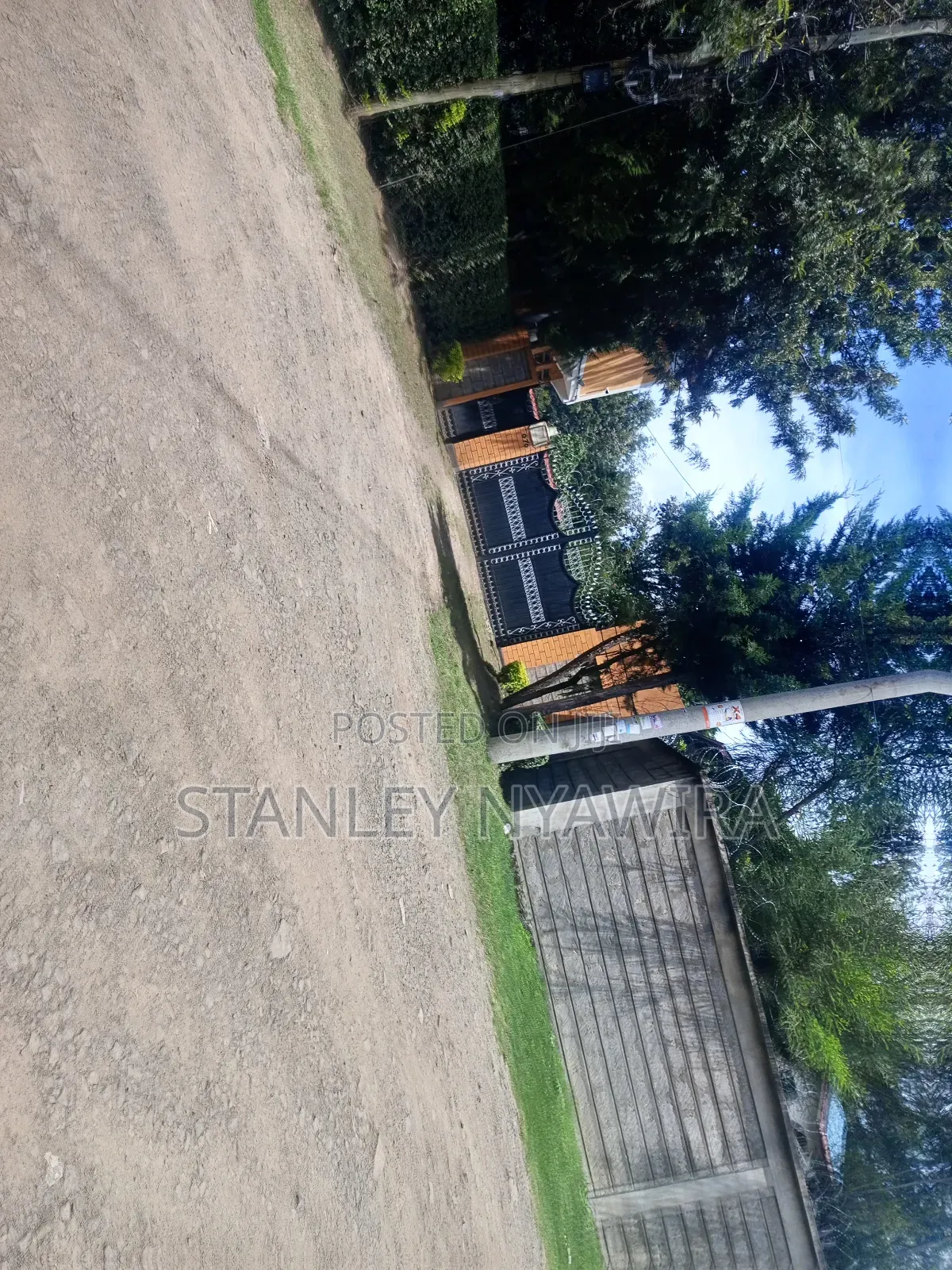 1/4 Located Nanyuki Town Muthaiga