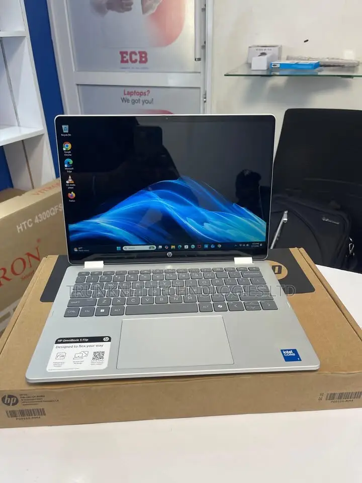 New Laptop HP OmniBook 5 Flip 16GB Intel Core 7 SSD 512GB