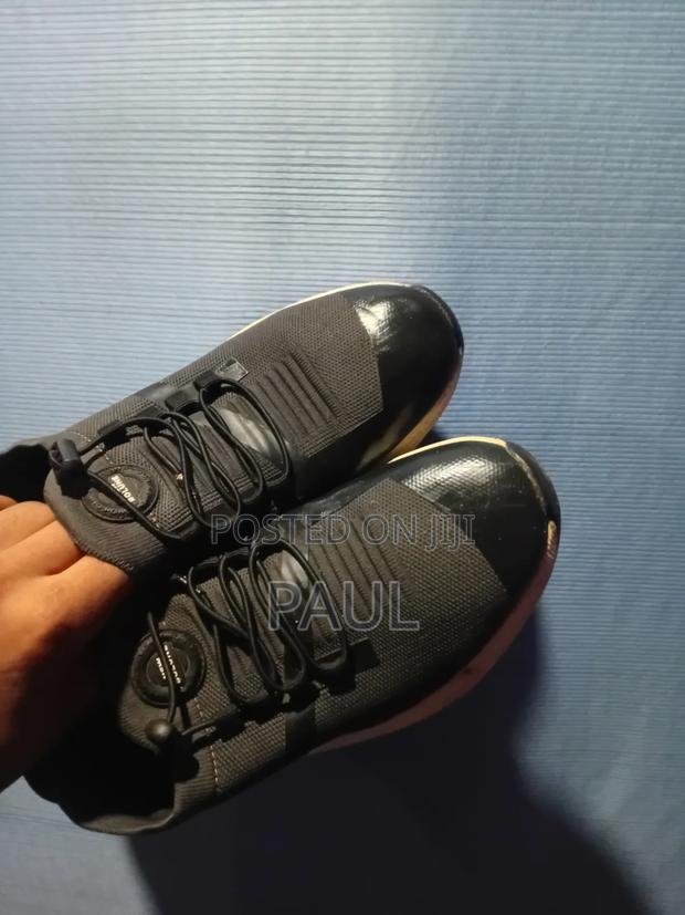 Shoes Selling - thumbnail 3