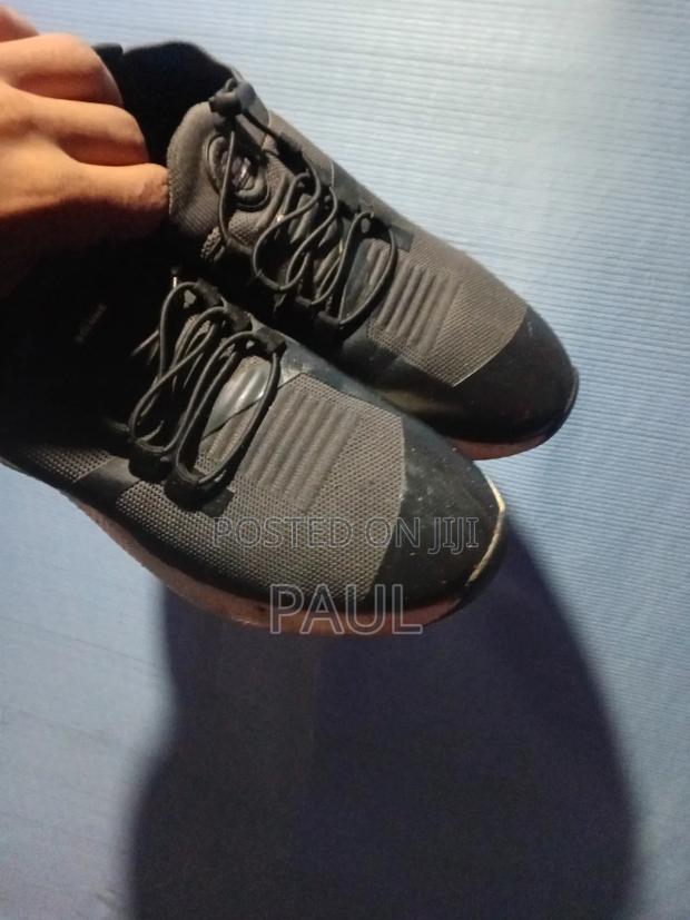 Shoes Selling - thumbnail 4