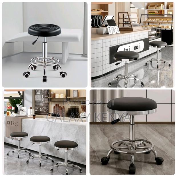 Salon Stool - main view