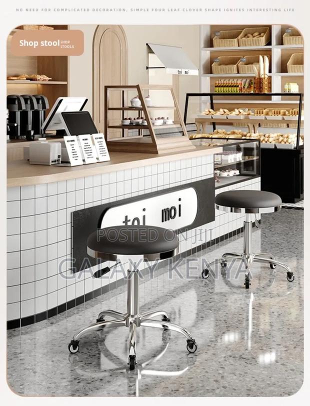 Salon Stool - thumbnail 3