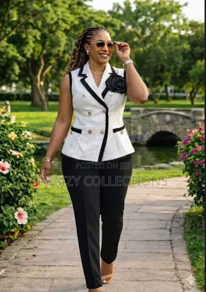 Stylish Two-Piece With Sleeveless Blazer