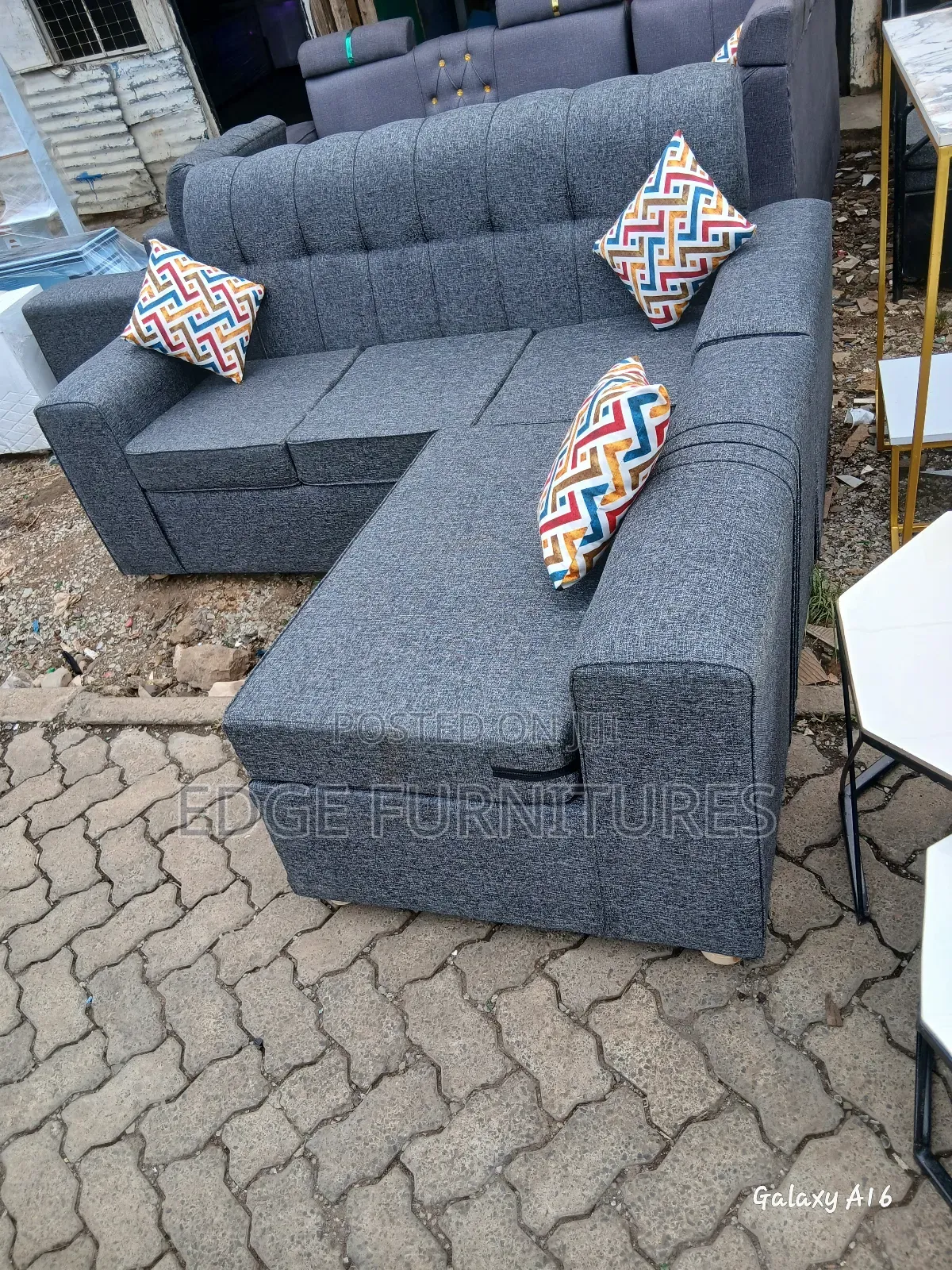 Morden Five Seater Sofa Set Available for Sake
