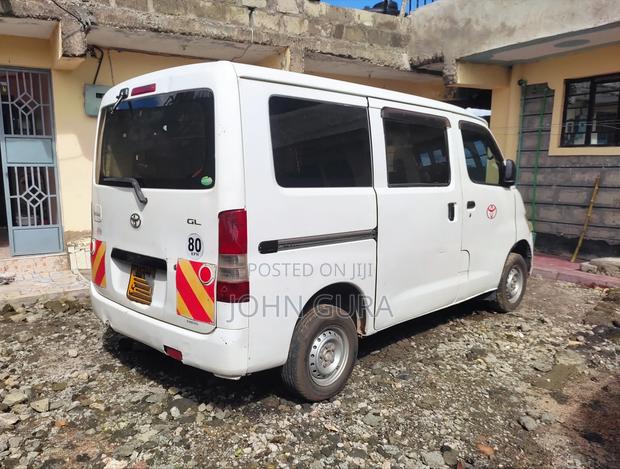 Toyota Regius 2012 White - main view