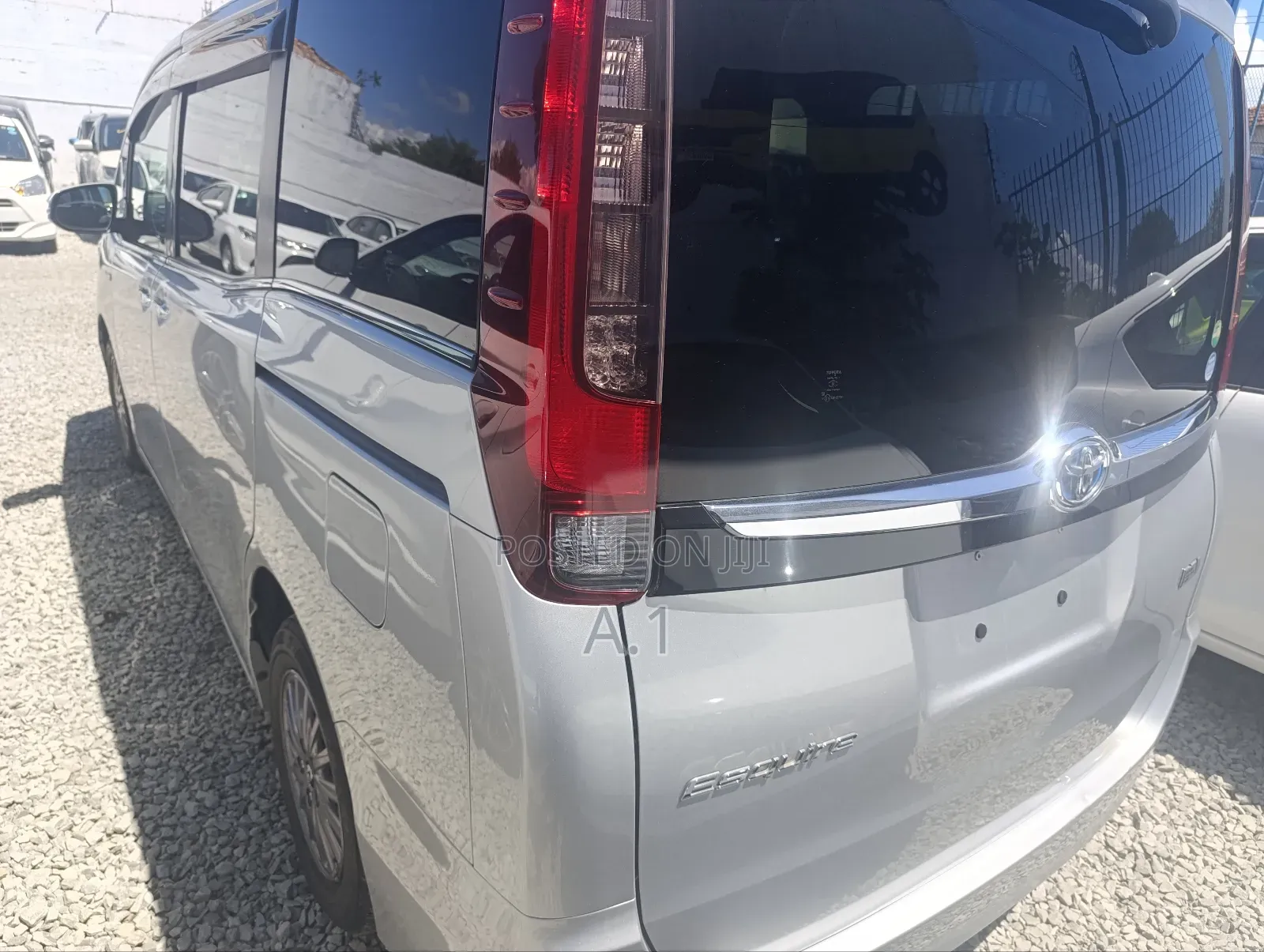 Toyota Esquire 1.8 FWD Hybrid (7 seater) 2018 Silver