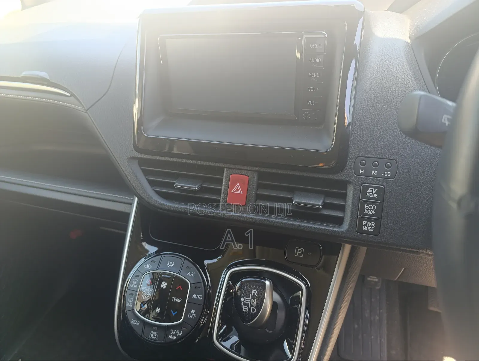Toyota Esquire 1.8 FWD Hybrid (7 seater) 2018 Silver