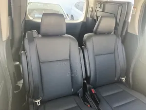 Toyota Esquire 1.8 FWD Hybrid (7 seater) 2018 Silver