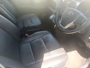 Toyota Esquire 1.8 FWD Hybrid (7 seater) 2018 Silver