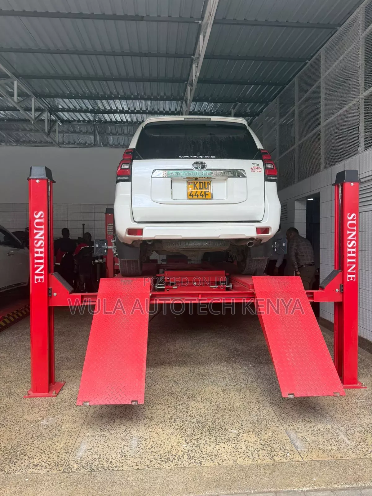 High Quality Sunshine Four Post Lift Machine Capable of Lifting 4tns
