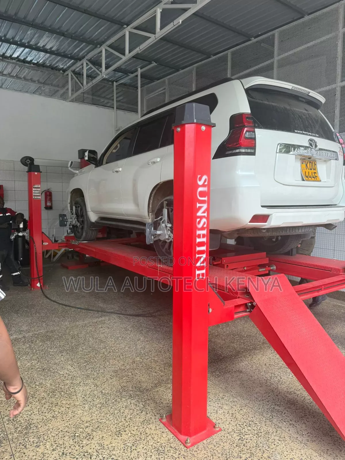 High Quality Sunshine Four Post Lift Machine Capable of Lifting 4tns