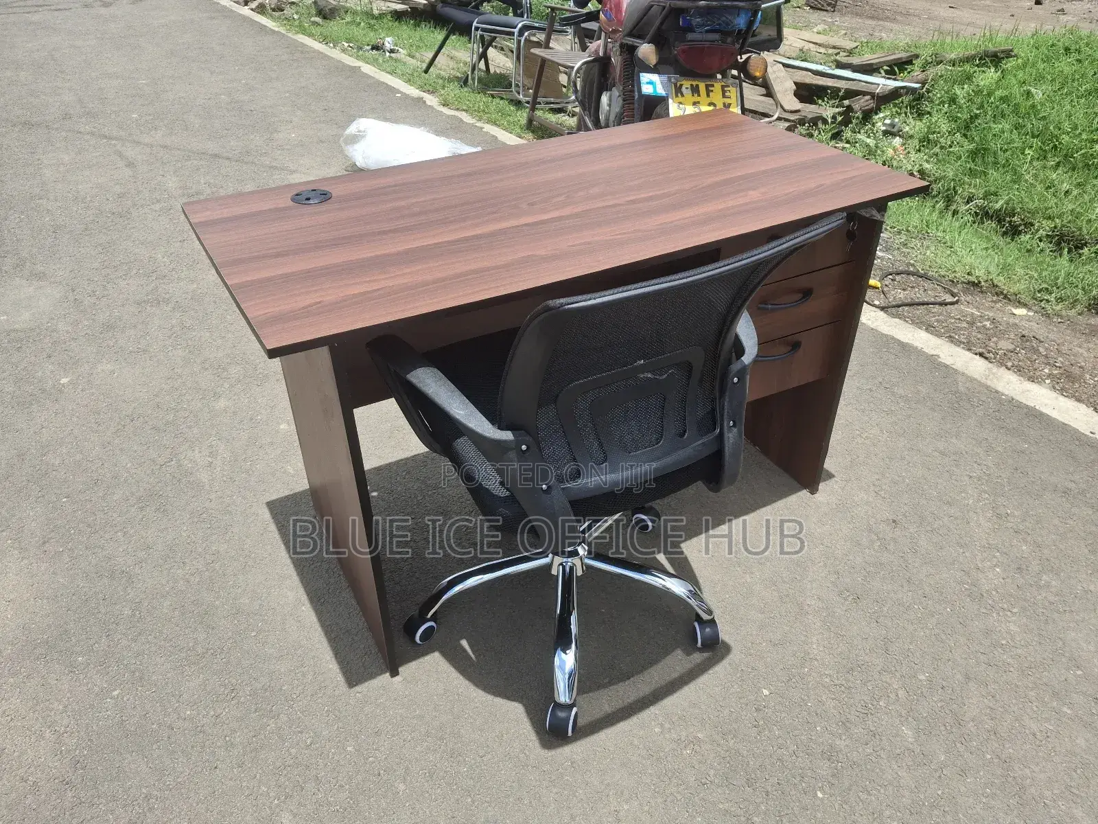 Office Working Desk With Office Mesh Chair