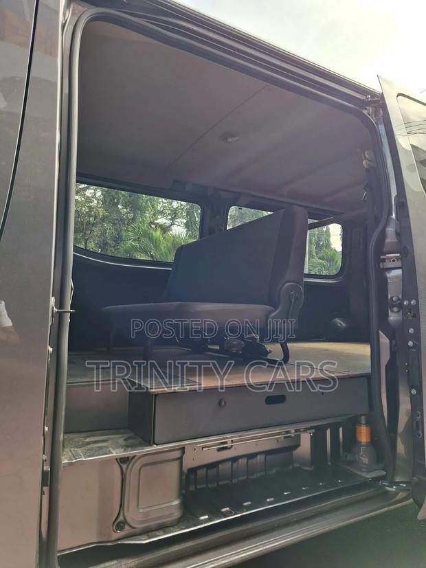 Isuzu Como 2019 Grey - thumbnail 6