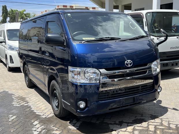 Toyota HiAce 2019 Blue