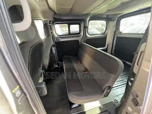 Nissan NV200 2019 Brown