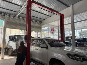 Latest Technology and Design Heavy Duty Two Post Vehicle Lift Machine