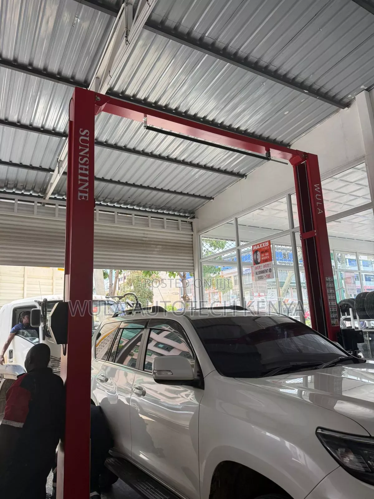 Latest Technology and Design Heavy Duty Two Post Vehicle Lift Machine