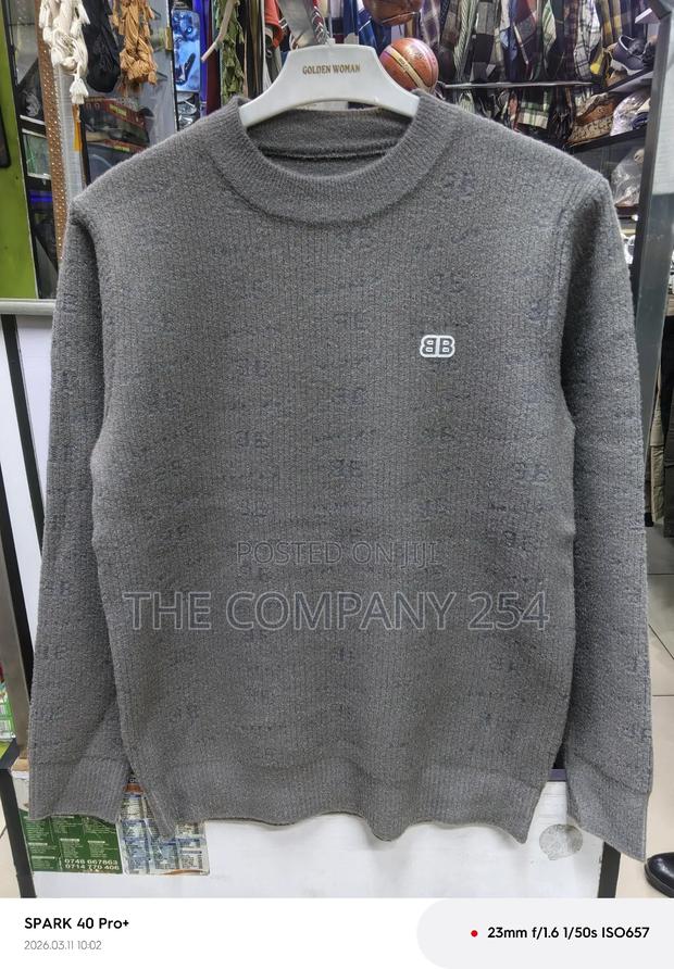 Quality Men Fleece Unisex Round Neck Sweater Shirts Available