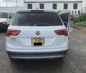 Volkswagen Tiguan 2.0T SEL Premium FWD 2018 Pearl
