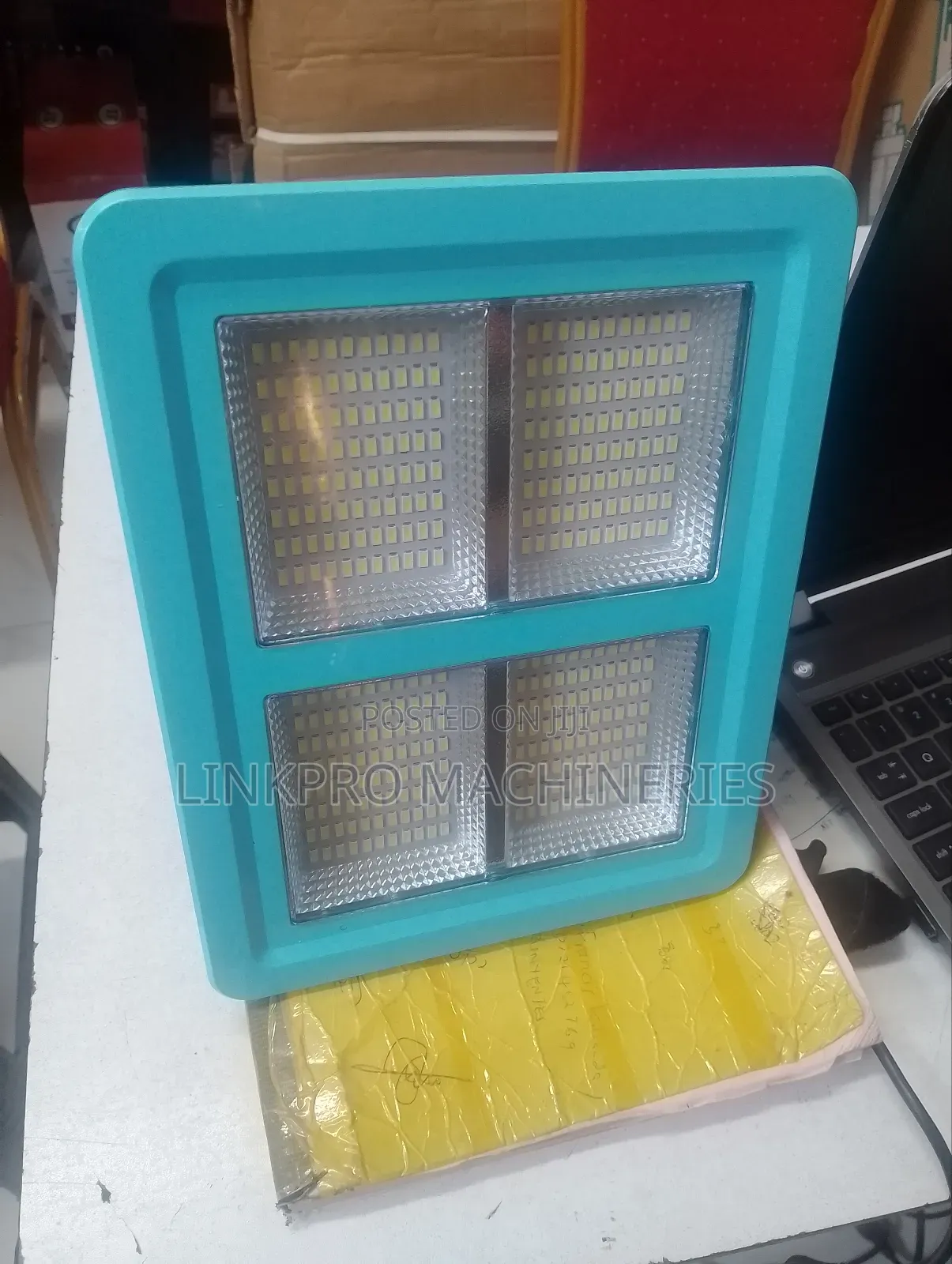 F15_1000 Both Solar and Ac Rechargeable