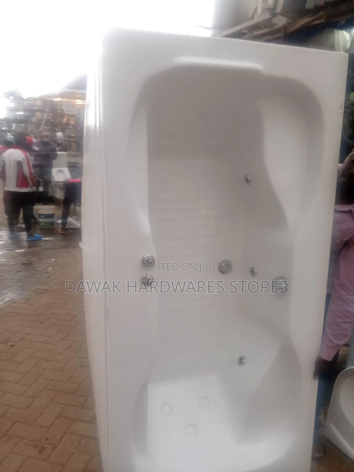 White Freestanding Jacuzzi