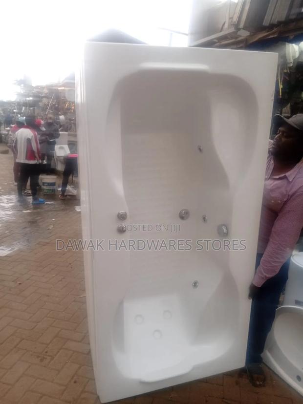 White Freestanding Jacuzzi - thumbnail 2