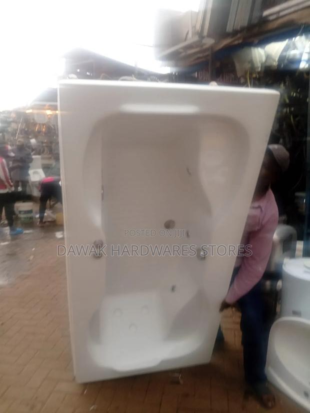 White Freestanding Jacuzzi - thumbnail 3